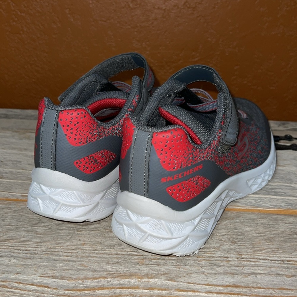 Skechers size 13.5 little boy’s sneakers - Picture 4 of 13